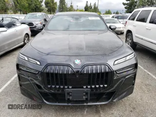2023 BMW 7 Series 740i z VIN WBA23EH06PCL98645, wystawiony jako Copart lot #53717653 z przebiegiem Nie podano mil oraz . Historia ofert i sprzedaży dostępna na DreamBid. Obrazek 5.