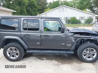 2022 Jeep Wrangler Unlimited Sahara Altitude z VIN 1C4HJXEG6NW103779, wystawiony jako IAAI lot #42563826 z przebiegiem 79 315 mil mil oraz . Historia ofert i sprzedaży dostępna na DreamBid. Obrazek 13.