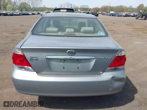 2006 Toyota Camry STD z VIN JTDBE32K063060782, wystawiony jako IAAI lot #42105775 z przebiegiem 304 961 mil mil oraz . Historia ofert i sprzedaży dostępna na DreamBid. Obrazek 16.