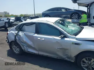 2017 Kia Optima LX z VIN KNAGT4L32H5157432, wystawiony jako IAAI lot #42154009 z przebiegiem 83 496 mil mil oraz . Historia ofert i sprzedaży dostępna na DreamBid. Obrazek 14.