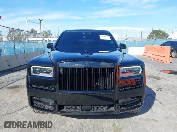 2021 Rolls-Royce Cullinan z VIN SLATV4C0XMU208037, wystawiony jako IAAI lot #41402539 z przebiegiem 27 057 mil mil oraz . Historia ofert i sprzedaży dostępna na DreamBid. Obrazek 12.