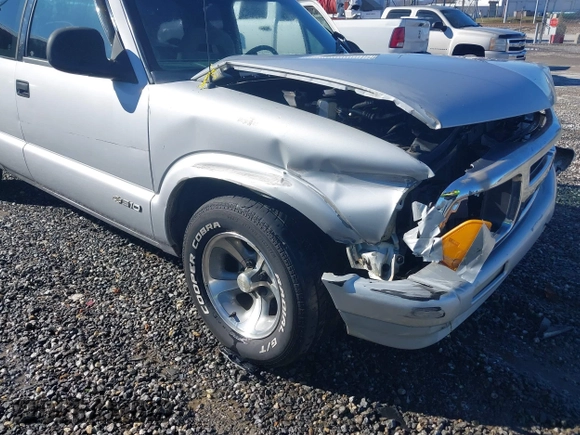1994 Chevrolet S-10 LS with VIN 1GCCS19ZXR8233932, listed as a IAAI auction lot 41072044 with 171,666 mi miles. Bid and sale history available at carsss.com. Image 16.
