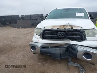 2013 Toyota Tundra z VIN 5TFRM5F16DX053095, wystawiony jako IAAI lot #41481305 z przebiegiem 226 696 mil mil oraz . Historia ofert i sprzedaży dostępna na DreamBid. Obrazek 6.