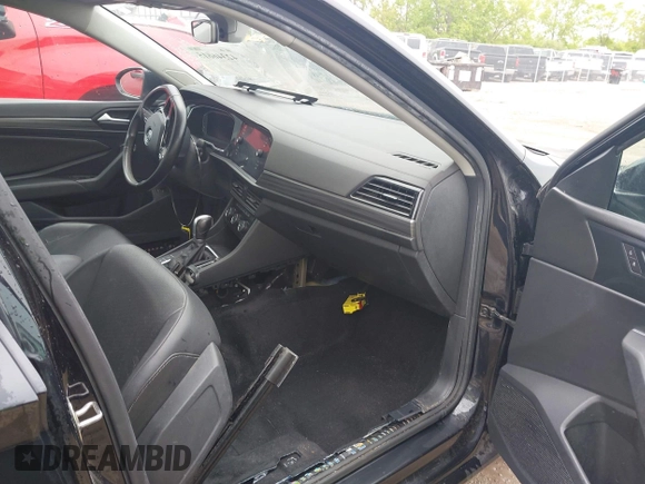 2019 Volkswagen Jetta SEL with VIN 3VWE57BU7KM094763, listed as a IAAI auction lot 42346615 with 157,621 mi miles and . Bid and sale history available at DreamBid. Image 5.