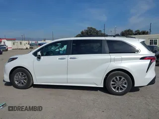 2022 Toyota Sienna XLE with VIN 5TDJRKEC4NS075796, listed as a IAAI auction lot 41603836 with 34,677 mi miles. Bid and sale history available at carsss.com. Image 14.