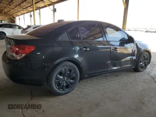 2015 Chevrolet Cruze LS z VIN 1G1PA5SG2F7119146, wystawiony jako Copart lot #55622605 z przebiegiem 133 688 mil mil oraz Szkoda całkowita • Salvage title. Historia ofert i sprzedaży dostępna na DreamBid. Obrazek 3.