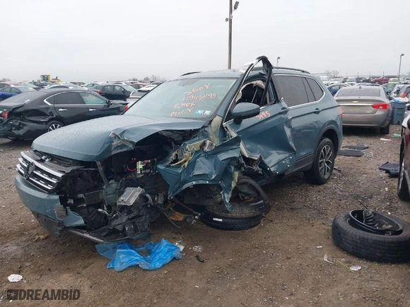 2019 Volkswagen Tiguan SE with VIN 3VV2B7AX1KM093510, listed as a IAAI auction lot 41943495 with 52,491 mi miles. Bid and sale history available at carsss.com. Image 6.