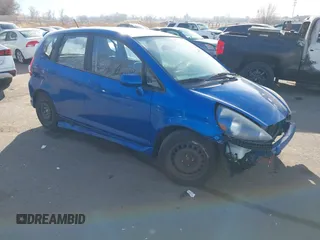 2008 Honda Fit Sport z VIN JHMGD38618S013657, wystawiony jako IAAI lot #41460792 z przebiegiem 109 372 mil mil oraz . Historia ofert i sprzedaży dostępna na DreamBid. Obrazek 1.