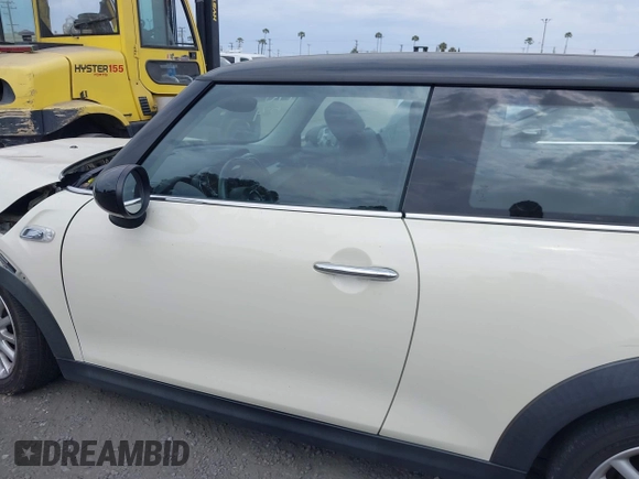2015 MINI Hardtop S z VIN WMWXP7C55F2A39819, wystawiony jako IAAI lot #42338717 z przebiegiem 64 961 mil mil oraz . Historia ofert i sprzedaży dostępna na DreamBid. Obrazek 14.