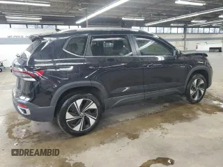 2025 Volkswagen Taos SE z VIN 3VVUC7B22SM010711, wystawiony jako Copart lot #55577455 z przebiegiem 3019 mil mil oraz Tytuł czysty. Historia ofert i sprzedaży dostępna na DreamBid. Obrazek 3.