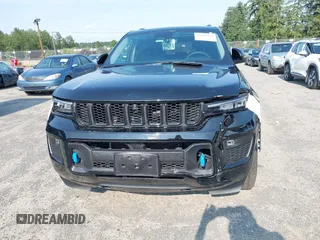 2023 Jeep Grand Cherokee 30th Anniversary с VIN 1C4RJYB6XP8913834, выставлен на аукционе IAAI как лот 42544377 с пробегом 25 098 миль миль и . История ставок и продаж доступна на DreamBid. Изображение 22.