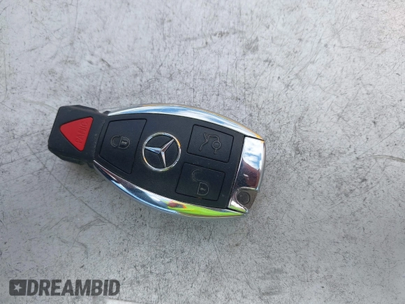2016 Mercedes-Benz GLA 250 z VIN WDCTG4EB6GJ201846, wystawiony jako IAAI lot #42043957 z przebiegiem 71 293 mil mil oraz . Historia ofert i sprzedaży dostępna na DreamBid. Obrazek 11.