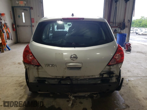 2010 Nissan Versa S z VIN 3N1BC1CP5AL376294, wystawiony jako Copart lot #57912125 z przebiegiem 199 491 mil mil oraz Szkoda całkowita • Salvage title. Historia ofert i sprzedaży dostępna na DreamBid. Obrazek 6.