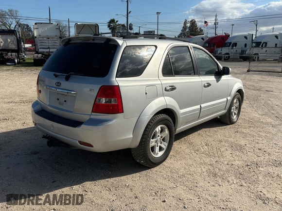 2007 Kia Sorento LX z VIN KNDJD736275693488, wystawiony jako Copart lot #86608024 z przebiegiem 234 513 mil mil oraz Czysty tytuł • Clean title. Historia ofert i sprzedaży dostępna na DreamBid. Obrazek 4.