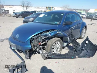 2018 Volkswagen Beetle S z VIN 3VWFD7ATXJM711734, wystawiony jako IAAI lot #41704497 z przebiegiem 66 702 mil mil oraz . Historia ofert i sprzedaży dostępna na DreamBid. Obrazek 17.