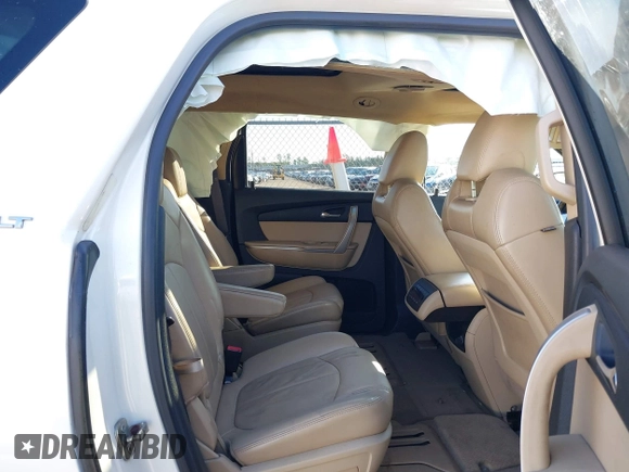 2010 GMC Acadia SLT1 with VIN 1GKLVMED0AJ167282, listed as a IAAI auction lot 41227299 with 121,293 mi miles. Bid and sale history available at carsss.com. Image 8.