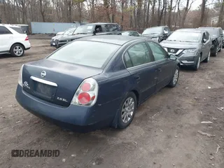 2006 Nissan Altima 2.5 with VIN 1N4AL11D06N347235, listed as a IAAI auction lot 41672148 with 141,667 mi miles. Bid and sale history available at carsss.com. Image 4.