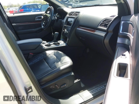 2018 Ford Explorer Platinum с VIN 1FM5K8HT5JGB55905, выставлен на аукционе IAAI как лот 42081109 с пробегом 59 801 миль миль и . История ставок и продаж доступна на DreamBid. Изображение 5.