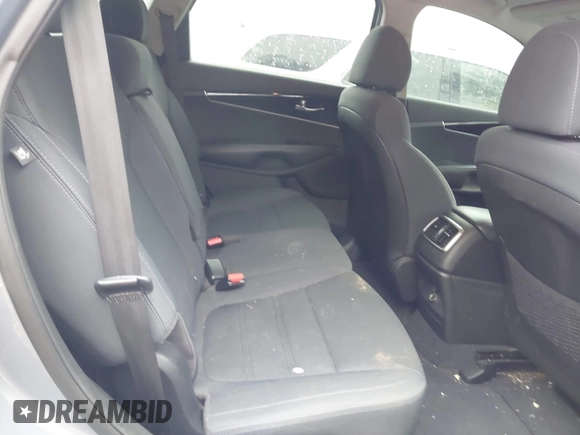 2019 Kia Sorento L with VIN 5XYPG4A37KG597655, listed as a IAAI auction lot 41980451 with 170,179 mi miles. Bid and sale history available at carsss.com. Image 8.