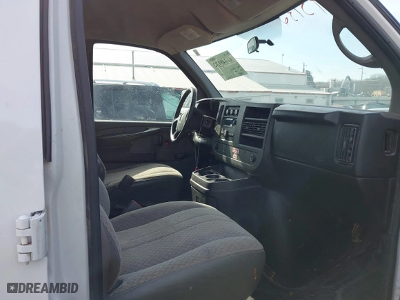 2009 GMC Savana Cargo Van with VIN 1GTGG25CX91115429, listed as a IAAI auction lot 41445132 with 119,195 mi miles. Bid and sale history available at carsss.com. Image 5.