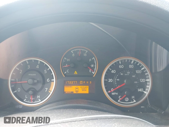 2013 Nissan Armada SL z VIN 5N1AA0ND9DN601019, wystawiony jako IAAI lot #42387246 z przebiegiem 173 377 mil mil oraz . Historia ofert i sprzedaży dostępna na DreamBid. Obrazek 7.