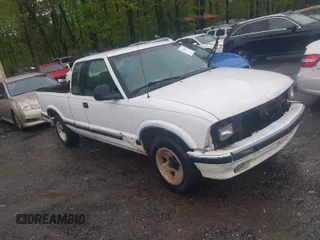 1994 Chevrolet S-10 LS with VIN 1GCCS19Z3R8141366, listed as a IAAI auction lot 41964754 with 191,756 mi miles. Bid and sale history available at carsss.com. Image 1.