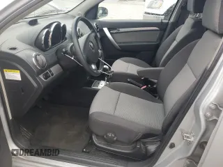 2009 Pontiac G3 z VIN KL2TD66E19B671480, wystawiony jako Copart lot #57467635 z przebiegiem 102 922 mil mil oraz Tytuł czysty. Historia ofert i sprzedaży dostępna na DreamBid. Obrazek 7.