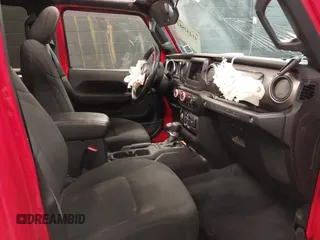 2020 Jeep Wrangler Unlimited Sport z VIN 1C4HJXDG6LW102873, wystawiony jako IAAI lot #41232881 z przebiegiem 42 315 mil mil oraz . Historia ofert i sprzedaży dostępna na DreamBid. Obrazek 5.