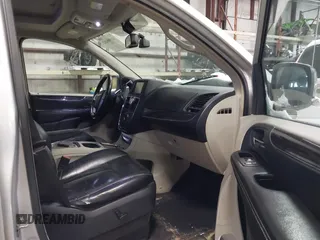 2011 Chrysler Town & Country Limited with VIN 2A4RR6DG3BR698226, listed as a IAAI auction lot 41598412 with 184,998 mi miles. Bid and sale history available at carsss.com. Image 5.