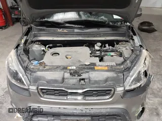 2013 Kia Soul + z VIN KNDJT2A69D7625620, wystawiony jako IAAI lot #41370053 z przebiegiem 70 662 mil mil oraz . Historia ofert i sprzedaży dostępna na DreamBid. Obrazek 10.
