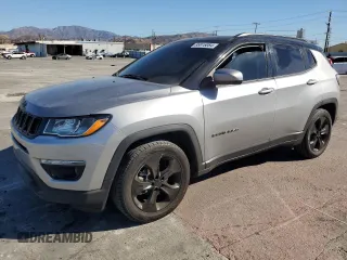 2019 Jeep Compass Latitude z VIN 3C4NJCBB5KT614941, wystawiony jako Copart lot #86916084 z przebiegiem 80 884 mil mil oraz Szkoda całkowita • Salvage title. Historia ofert i sprzedaży dostępna na DreamBid. Obrazek 1.