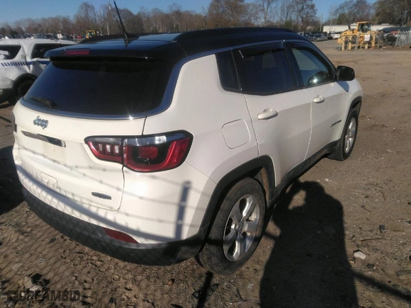 2018 Jeep Compass Latitude with VIN 3C4NJCBB4JT263261, listed as a IAAI auction lot 41862332 with 102,617 mi miles. Bid and sale history available at carsss.com. Image 4.