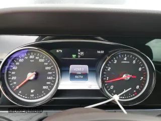 2017 Mercedes-Benz E 300 Luxury with VIN WDDZF4KB4HA185743, listed as a Copart auction lot 60297705 with 96,774 mi miles and Clean title. Bid and sale history available at DreamBid. Image 9.