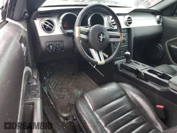 2005 Ford Mustang GT Deluxe z VIN 1ZVFT82H255237843, wystawiony jako Copart lot #44313965 z przebiegiem 128 236 mil mil oraz Szkoda całkowita • Salvage title. Historia ofert i sprzedaży dostępna na DreamBid. Obrazek 8.