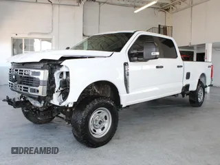 2024 Ford F-250 XL with VIN 1FT7W2BA2RED32472, listed as a Copart auction lot 60898985 with 15,826 mi miles and Salvage title. Bid and sale history available at DreamBid. Image 2.