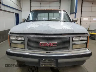1988 GMC Sierra 2500 z VIN 2GTFK29K5J1545539, wystawiony jako Copart lot #85669174 z przebiegiem 263 730 mil mil oraz Tytuł czysty. Historia ofert i sprzedaży dostępna na DreamBid. Obrazek 5.