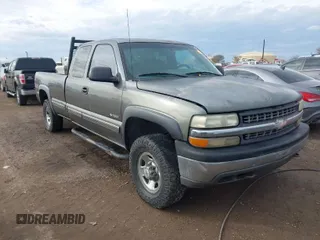 2000 Chevrolet Silverado 2500 LT with VIN 1GCGK29U4YE416111, listed as a IAAI auction lot 41304665 with 1 mi miles. Bid and sale history available at carsss.com. Image 1.