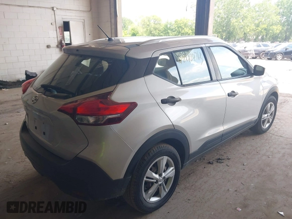 2019 Nissan Kicks S z VIN 3N1CP5CU5KL555586, wystawiony jako IAAI lot #42426743 z przebiegiem 122 015 mil mil oraz . Historia ofert i sprzedaży dostępna na DreamBid. Obrazek 4.