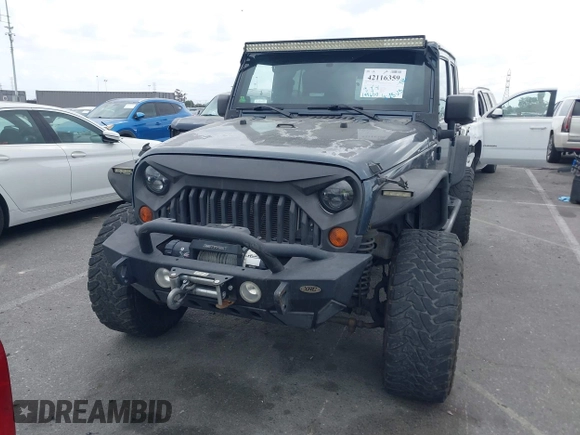 2008 Jeep Wrangler Unlimited Sahara z VIN 1J8GA59138L525836, wystawiony jako IAAI lot #42116359 z przebiegiem 199 600 mil mil oraz . Historia ofert i sprzedaży dostępna na DreamBid. Obrazek 13.