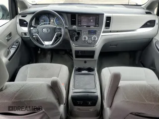 2018 Toyota Sienna LE Auto Access Seat with VIN 5TDKZ3DC8JS901748, listed as a Copart auction lot 58890095 with 99,162 mi miles and Salvage title. Bid and sale history available at DreamBid. Image 8.