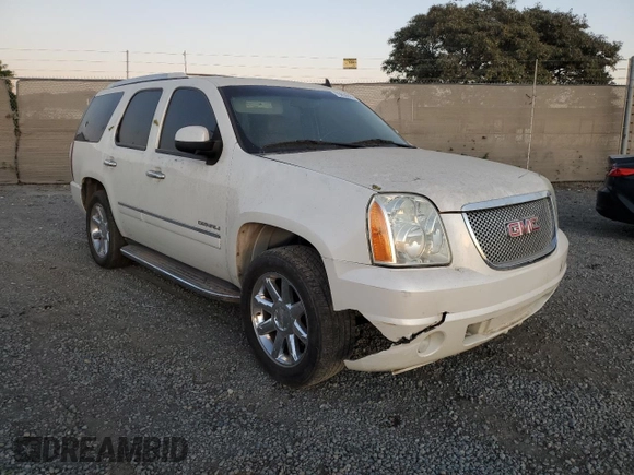 2014 GMC Yukon Denali z VIN 1GKS1EEF7ER180648, wystawiony jako Copart lot #79656084 z przebiegiem Nie podano mil oraz Szkoda całkowita • Salvage title. Historia ofert i sprzedaży dostępna na DreamBid. Obrazek 4.