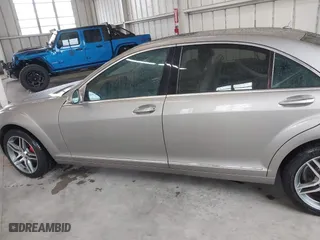2007 Mercedes-Benz S-Class 5.5L V8 with VIN WDDNG71X07A081212, listed as a IAAI auction lot 41971565 with 166,904 mi miles. Bid and sale history available at carsss.com. Image 14.