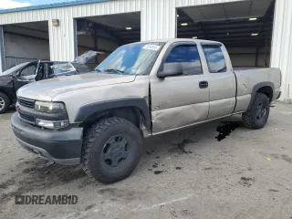 2002 Chevrolet Silverado 1500 LS with VIN 1GCEK19V32Z106462, listed as a Copart auction lot 76590934 with 220,682 mi miles and Salvage Title. Bid and sale history available at carsss.com. Image 1.