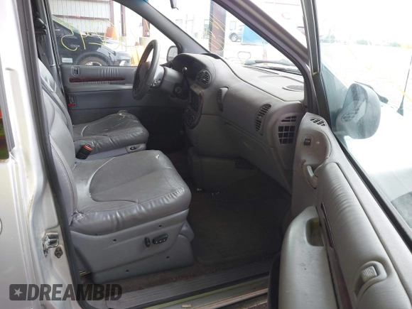 2000 Chrysler Town & Country LXi with VIN 1C4GP54LXYB610435, listed as a IAAI auction lot 42110245 with 201,201 mi miles. Bid and sale history available at carsss.com. Image 5.