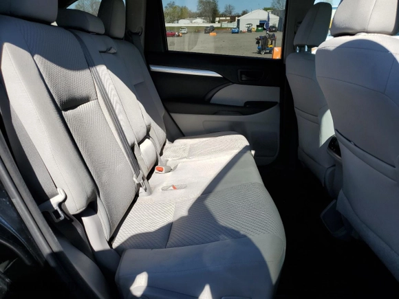 2018 Toyota Highlander LE with VIN 5TDBZRFH4JS848574, listed as a Copart auction lot 52289295 with 51,706 mi miles and Salvage Title. Bid and sale history available at carsss.com. Image 11.