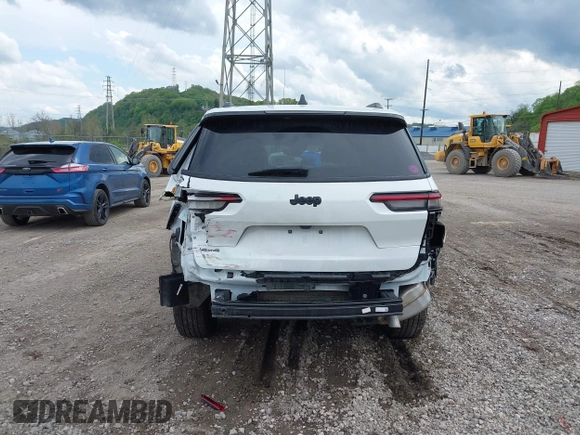 2024 Jeep Grand Cherokee Altitude z VIN 1C4RJKAG7R8607555, wystawiony jako IAAI lot #42162453 z przebiegiem 14 802 mil mil oraz . Historia ofert i sprzedaży dostępna na DreamBid. Obrazek 17.