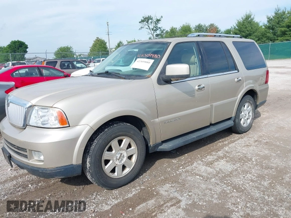 2006 Lincoln Navigator Luxury z VIN 5LMFU28506LJ27356, wystawiony jako IAAI lot #42309880 z przebiegiem 240 000 mil mil oraz . Historia ofert i sprzedaży dostępna na DreamBid. Obrazek 2.