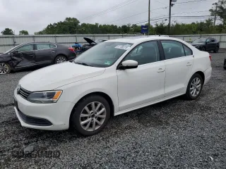 2013 Volkswagen Jetta SE with VIN 3VWDP7AJ9DM372126, listed as a Copart auction lot 61138225 with 147,346 mi miles and Salvage title. Bid and sale history available at DreamBid. Image 1.