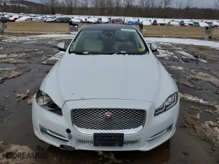 2019 Jaguar XJ with VIN SAJWJ2GD9K8W19701, listed as a Copart auction lot 42708793 with 0 mi miles. Bid and sale history available at carsss.com. Image 5.