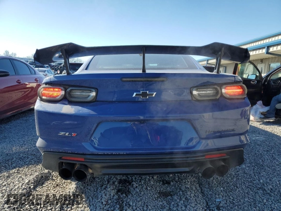 2021 Chevrolet Camaro ZL1 with VIN 1G1FK1R68M0122802, listed as a Copart auction lot 88266485 with 23,731 mi miles and Salvage Title. Bid and sale history available at carsss.com. Image 6.